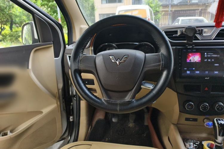 Used Wuling Hongguang 2015 1.5L S1 Standard China V-Emission Standards Steering Wheel