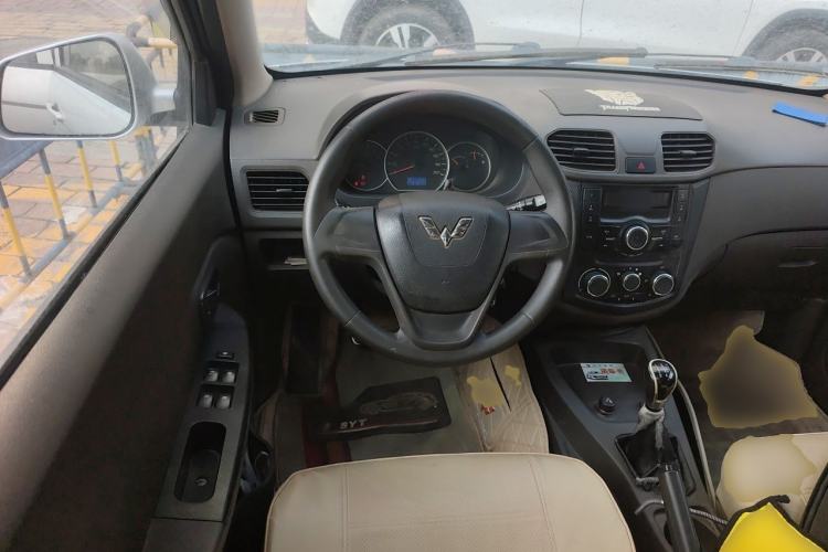 Used Wuling Hongguang 2015 1.5L S Base Model China IV Steering Wheel