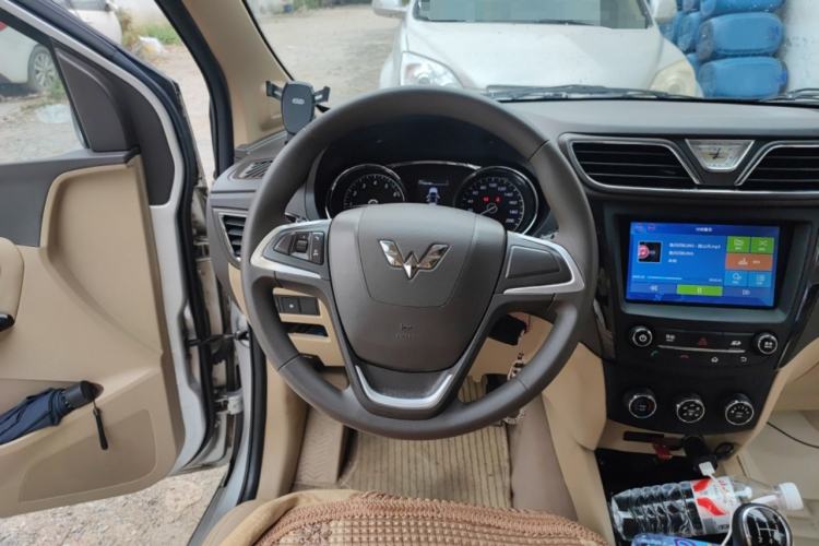 Used Wuling Hongguang 2015 1.5L S1 Comfort China V Standard Steering Wheel