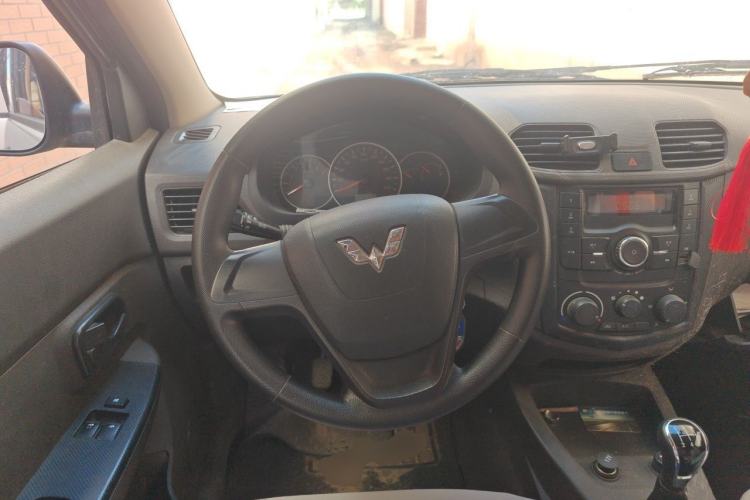 Used Wuling Hongguang 2015 1.2L S Base Model China V Standard Steering Wheel