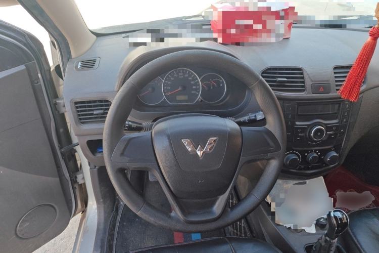 Used Wuling Hongguang 2015 1.5L S Basic Version China V Standard Steering Wheel