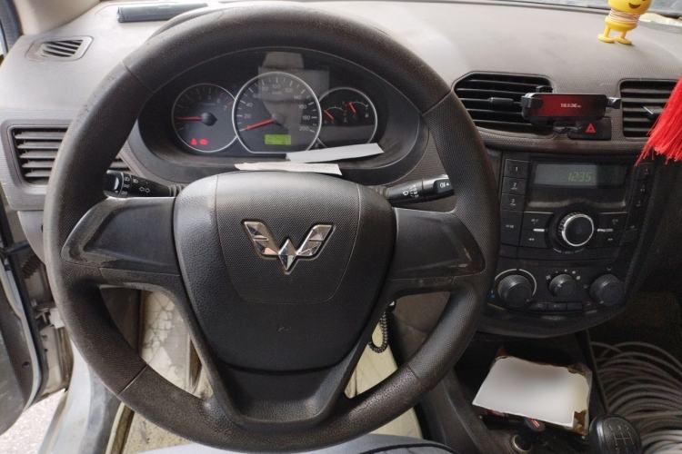 Used Wuling Hongguang 2015 1.5L S Basic Version China V Standard Steering Wheel