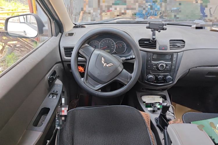 Used Wuling Hongguang 2015 1.5L S Base Model China IV Steering Wheel