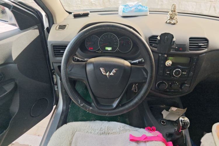 Used Wuling Hongguang 2015 1.2L S Base Model China V Standard Steering Wheel