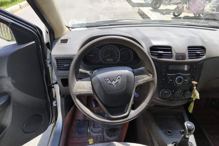Used Wuling Hongguang 2015 1.2L S Base Model China V Standard Steering Wheel