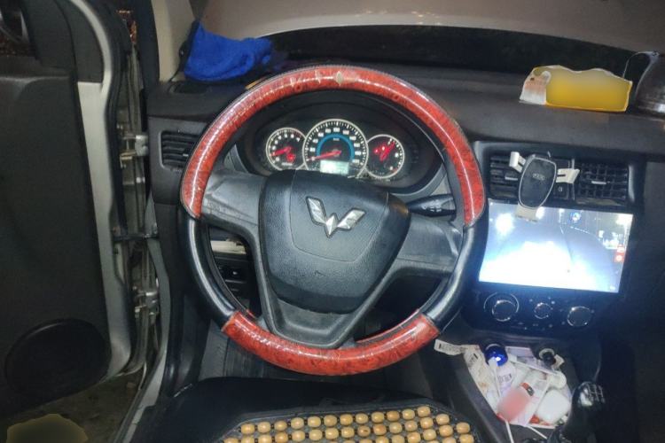 Used Wuling Hongguang 2015 1.5L S1 Standard China V-Emission Standards Steering Wheel