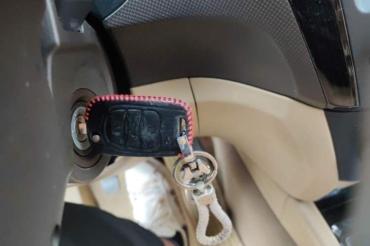 Used Wuling Hongguang 2015 1.5L S1 Comfort China V Standard Vehicle Key