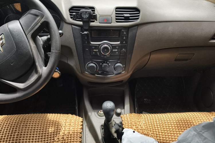 Used Wuling Hongguang 2015 1.2L S Base Model China V Standard Audio And AC Panel
