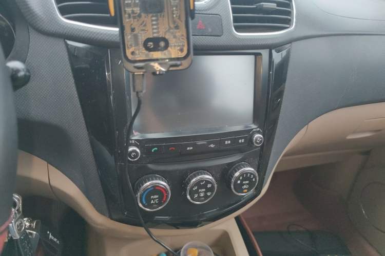 Used Wuling Hongguang 2015 1.5L S Base Model China IV Audio And AC Panel