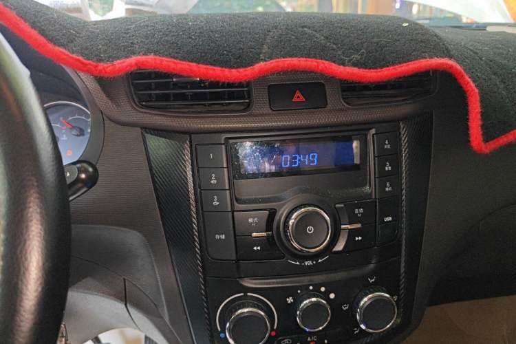 Used Wuling Hongguang 2015 1.5L S Basic Version China V Standard Audio And AC Panel