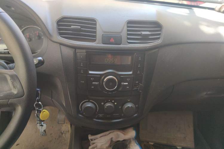 Used Wuling Hongguang 2015 1.2L S Base Model China V Standard Audio And AC Panel