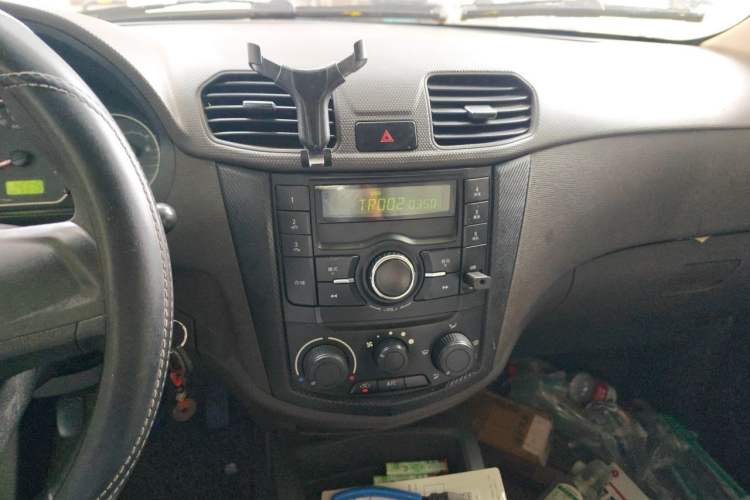 Used Wuling Hongguang 2015 1.5L S Basic Version China V Standard Audio And AC Panel