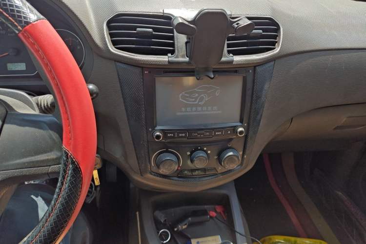 Used Wuling Hongguang 2015 1.5L S Base Model China IV Audio And AC Panel