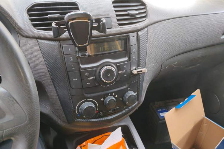 Used Wuling Hongguang 2015 1.5L S Basic Version China V Standard Audio And AC Panel