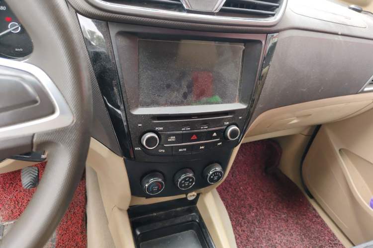 Used Wuling Hongguang 2015 1.5L S1 Comfort China V Standard Audio And AC Panel