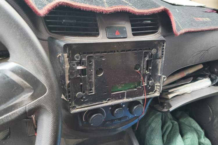 Used Wuling Hongguang 2015 1.5L S Basic Version China V Standard Audio And AC Panel