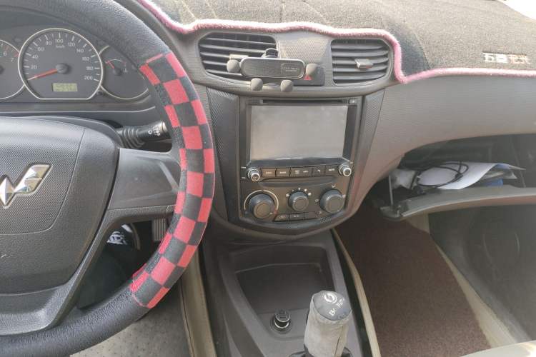 Used Wuling Hongguang 2015 1.5L S Base Model China IV Audio And AC Panel