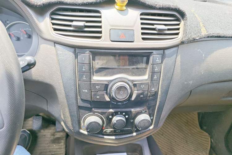 Used Wuling Hongguang 2015 1.2L S Base Model China V Standard Audio And AC Panel