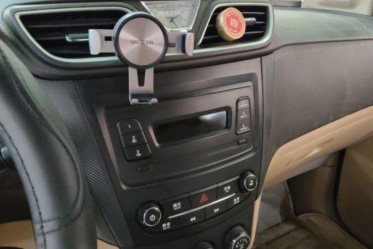 Used Wuling Hongguang 2015 1.5L S1 Standard China V-Emission Standards Audio And AC Panel
