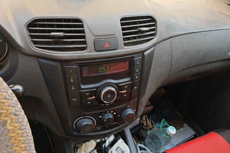 Used Wuling Hongguang 2015 1.5L S Basic Version China V Standard Audio And AC Panel