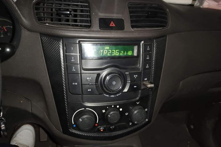 Used Wuling Hongguang 2015 1.5L S Basic Version China V Standard Audio And AC Panel