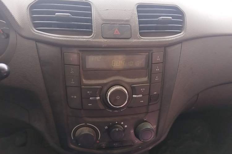 Used Wuling Hongguang 2015 1.5L S Basic Version China V Standard Audio And AC Panel