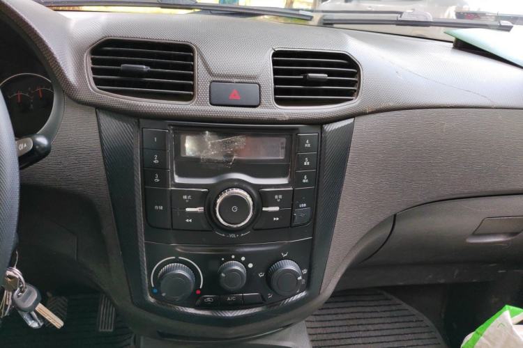 Used Wuling Hongguang 2015 1.5L S Basic Version China V Standard Audio And AC Panel