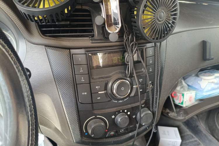 Used Wuling Hongguang 2015 1.5L S Basic Version China V Standard Audio And AC Panel