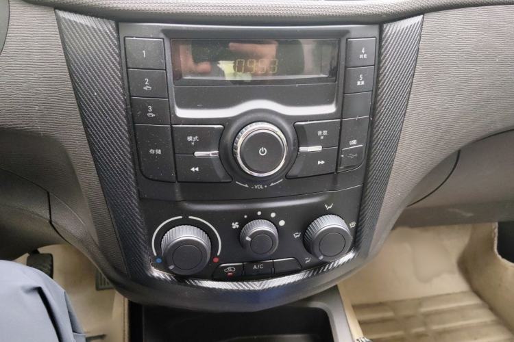Used Wuling Hongguang 2015 1.5L S Basic Version China V Standard Audio And AC Panel