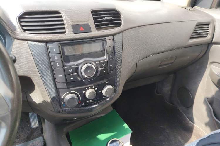 Used Wuling Hongguang 2015 1.5L S Basic Version China V Standard Audio And AC Panel