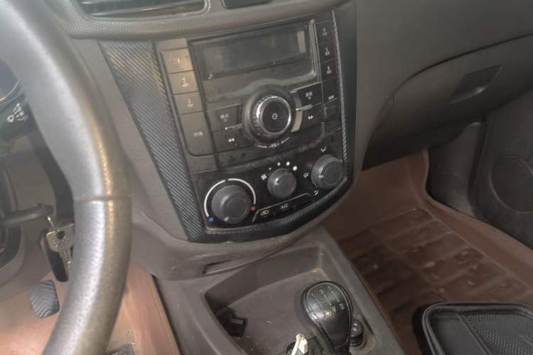 Used Wuling Hongguang 2015 1.5L S Basic Version China V Standard Audio And AC Panel