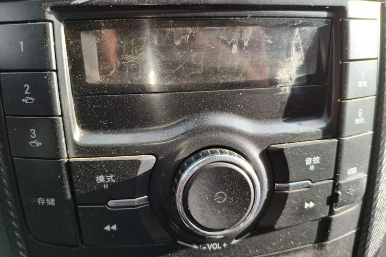 Used Wuling Hongguang 2015 1.5L S Basic Version China V Standard Audio And AC Panel
