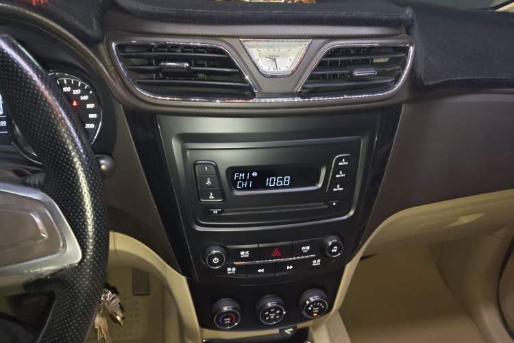 Used Wuling Hongguang 2015 1.5L S1 Comfort China V Standard Audio And AC Panel