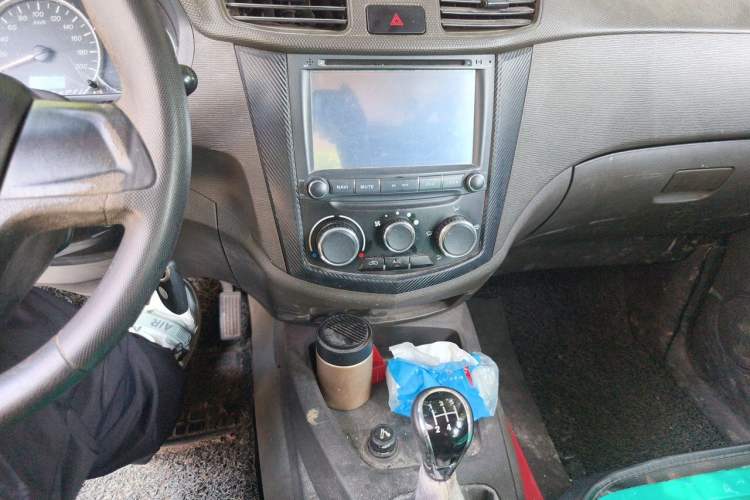 Used Wuling Hongguang 2015 1.5L S Basic Version China V Standard Audio And AC Panel