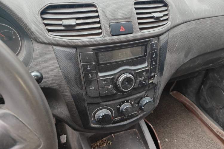 Used Wuling Hongguang 2015 1.2L S Base Model China V Standard Audio And AC Panel