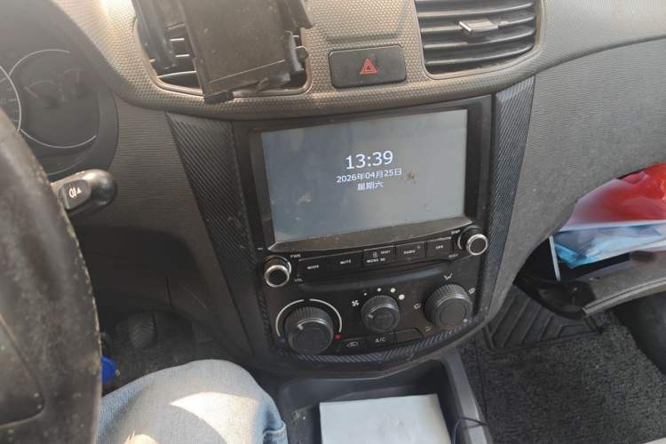 Used Wuling Hongguang 2015 1.5L S Basic Version China V Standard Audio And AC Panel
