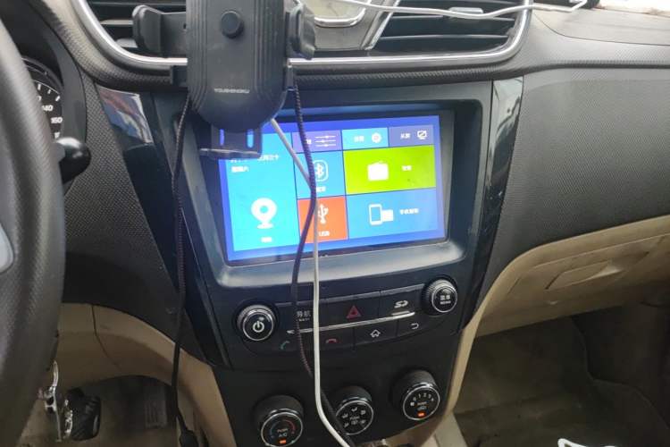 Used Wuling Hongguang 2015 1.5L S1 Comfort China V Standard Audio And AC Panel