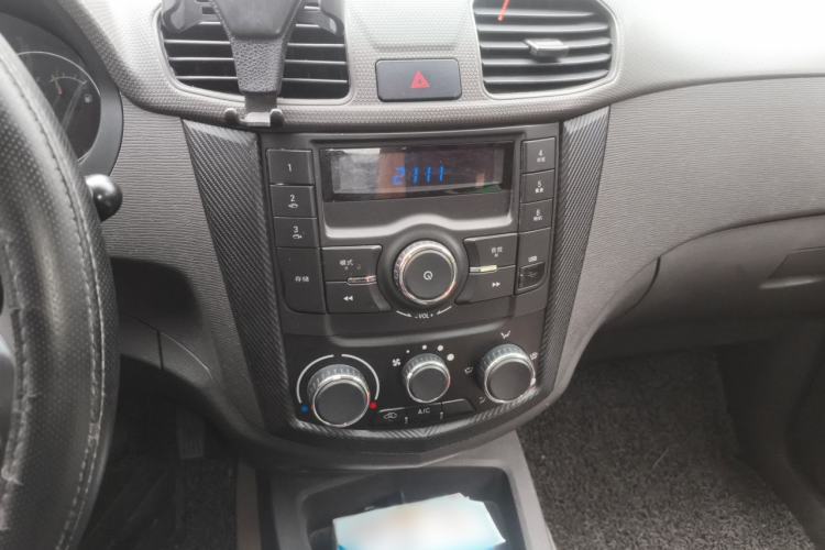 Used Wuling Hongguang 2015 1.5L S1 Standard China V-Emission Standards Audio And AC Panel