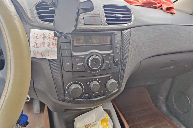 Used Wuling Hongguang 2015 1.5L S Basic Version China V Standard Audio And AC Panel