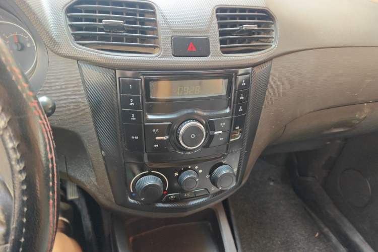 Used Wuling Hongguang 2015 1.5L S Basic Version China V Standard Audio And AC Panel