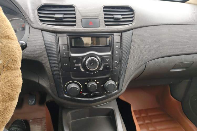 Used Wuling Hongguang 2015 1.2L S Base Model China V Standard Audio And AC Panel