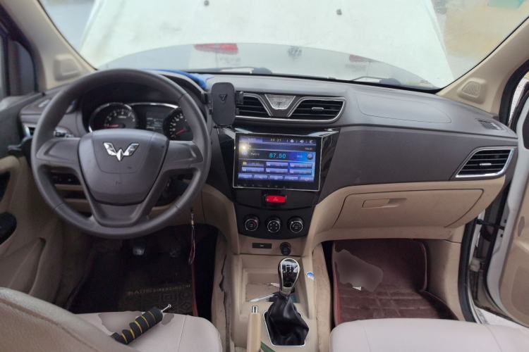 Used Wuling Hongguang 2015 1.5L S1 Standard China V-Emission Standards Center Console