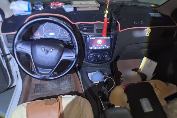 Used Wuling Hongguang 2015 1.2L S Base Model China V Standard Center Console
