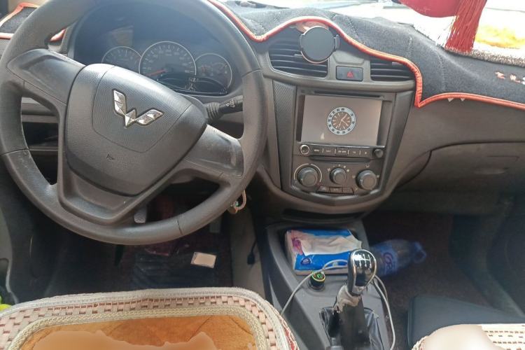 Used Wuling Hongguang 2015 1.5L S Basic Version China V Standard Center Console