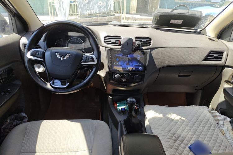 Used Wuling Hongguang 2015 1.5L S Basic Version China V Standard Center Console