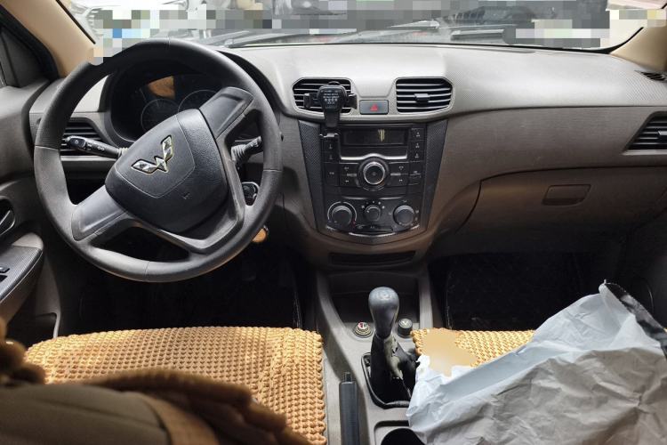 Used Wuling Hongguang 2015 1.2L S Base Model China V Standard Center Console
