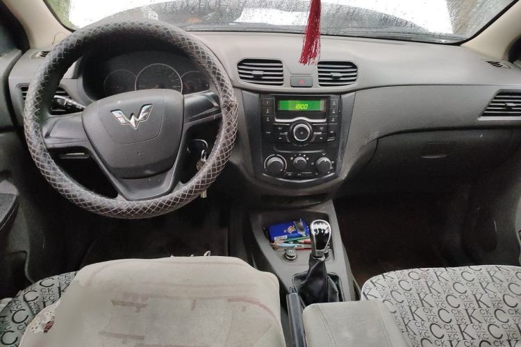 Used Wuling Hongguang 2015 1.2L S Base Model China V Standard Center Console