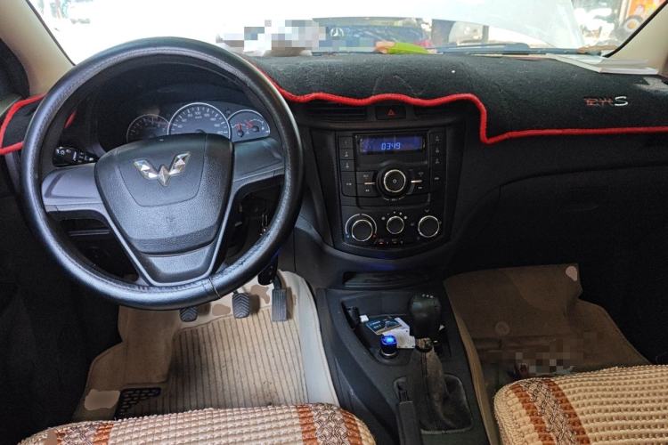 Used Wuling Hongguang 2015 1.5L S Basic Version China V Standard Center Console