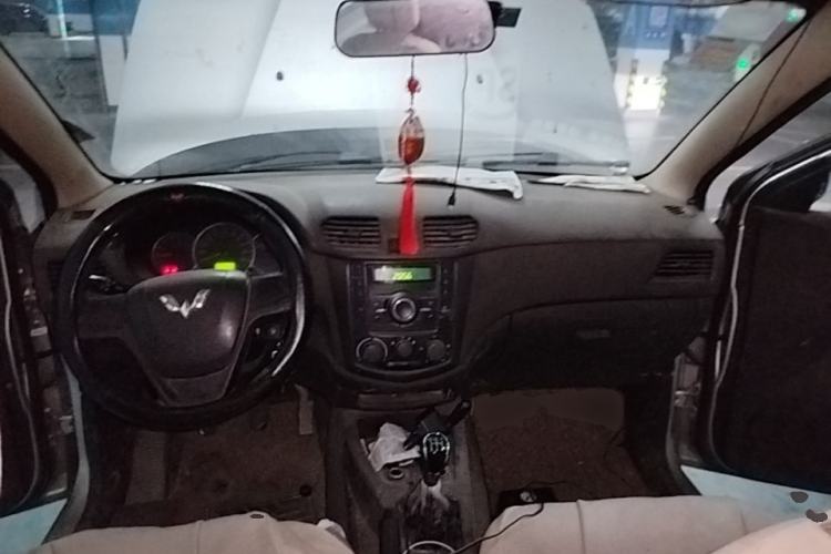 Used Wuling Hongguang 2015 1.2L S Base Model China V Standard Center Console