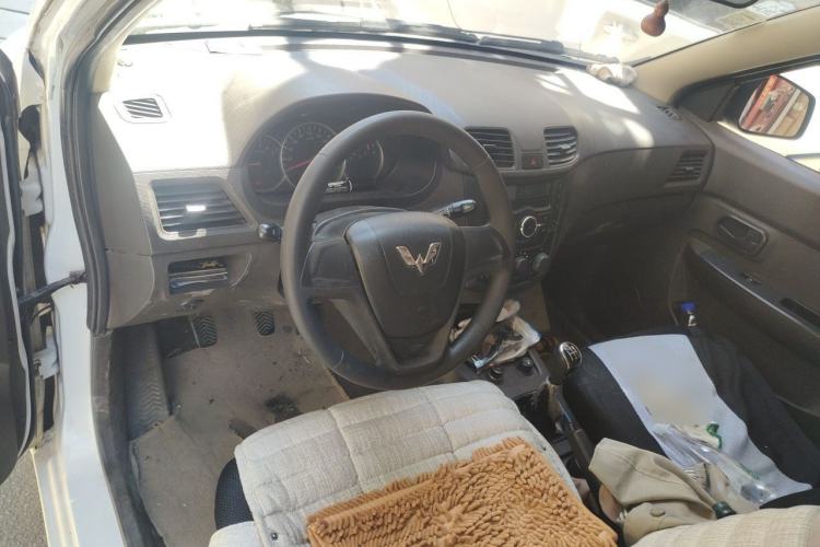 Used Wuling Hongguang 2015 1.2L S Base Model China V Standard Center Console